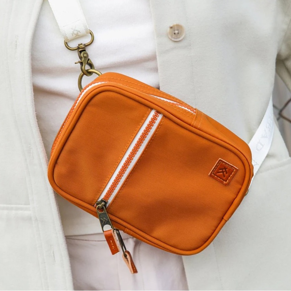 NEW Thread Wallet Crossbody Bag